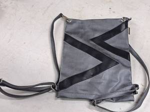 lot 1083 image: Gilson Martins Womens Bag