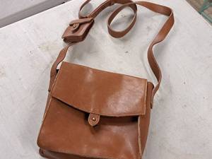 lot 1079 image: Perry Ellis Womens Purse