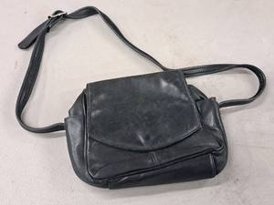 lot 1074 image: Tignanello Womens Purse