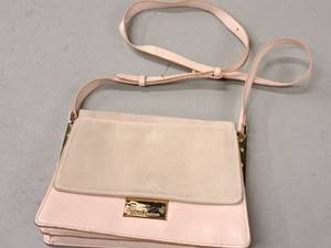 lot 1073 image: Vince Camuto Womens Purse