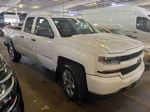 lot 3 image: 2018 Chevrolet Silverado 1500 Custom 4x4