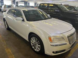 lot 6 image: 2013 Chrysler 300 AWD