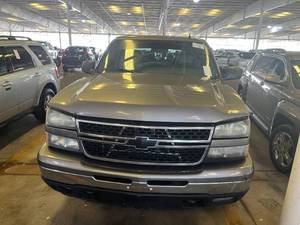 lot 15 image: 2006 Chevrolet Silverado 1500 3LT 4x4