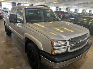 lot 16 image: 2004 Chevrolet Silverado Z71 4x4 Crew Cab