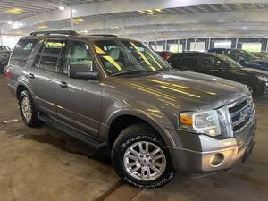 lot 18 image: 2011 Ford Expedition XLT 4x4