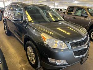 lot 27 image: 2010 Chevrolet Traverse LT AWD