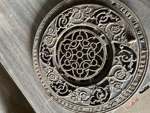lot 4 image: Vintage Floor Grate
