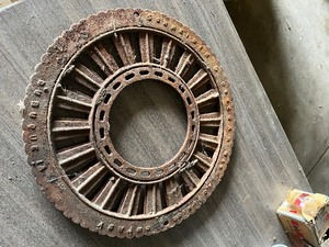 lot 7 image: Iron Grate  Scherider & corichr