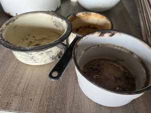 lot 2 image: 3 small enamel pots
