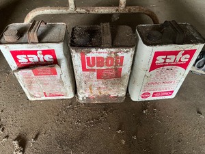 lot 40 image: 3 metal gallon cans of lube oil