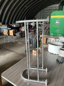 lot 48 image: Towel rack