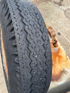 lot 13 image: 7.50x16 split rim