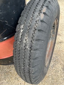 lot 15 image: 700x16 tire and rim
