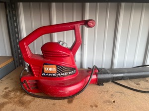 lot 63 image: Toro Electric Blower