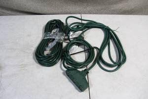 lot 30 image: Lot of 3 Christmas Light Splitters Extension Cords