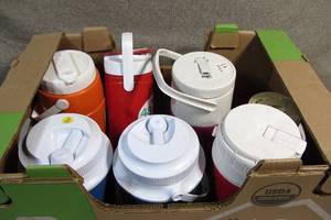 lot 6 image: Apple Box of 7 Water Jugs