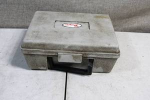 lot 84 image: SERIES 2000 MAGNEHELIC DIFFERENTIAL PRESSURE GAGE