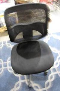 lot 125 image: Mesh Cool Back Office Chair w 4 Adjustment Features-Black
