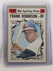 lot 37 image: Frank Robinson 1970 Topps The Sporting News No. 463