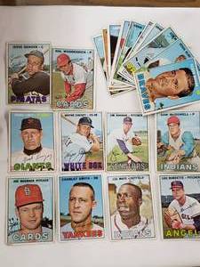 lot 122 image: Lot of 20 1967 Topps MLB Cards