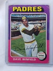lot 166 image: Dave Winfield 1975 Topps No. 61