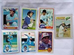 lot 177 image: Lot of 7 Late 70s Early 80s MLB Cards Including Rollie Fingers, Paul Molitor
