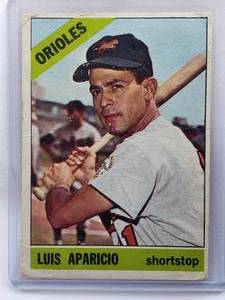 lot 185 image: Luis Aparicio 1966 Topps No. 90