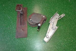 lot 326 image: Hand Crank Winch with 2 Mounts