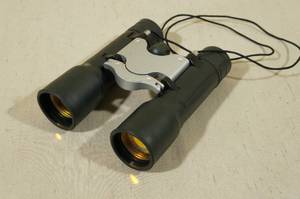 lot 19 image: Compact 16x32 Rubber Coated Bioculars