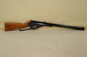 lot 27 image: Daisy Buck Hunter BB Gun