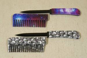 lot 32 image: 2 Hair Comb Knives