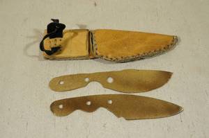 lot 36 image: 2 Handmade Throwing Knives with Leather Sheath