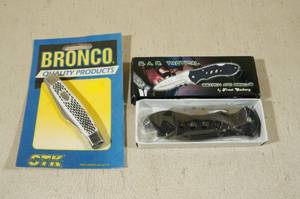lot 38 image: SAR Tactical And Bronco Folding Knives
