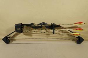 lot 60 image: Indian Stalker Youth Compound Bow with Arrows