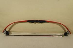 lot 61 image: Indian Spirit Fiberglass Youth Compound Bow with Arrows