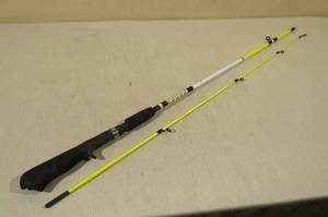 lot 109 image: Peregrine Bubl Gum 56 Fishing Rod