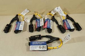 lot 128 image: 5 Locking Y-Adapters - 1 Male to 2 Female