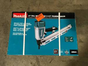 Makita Pneumatic 3-12 in. 21° Full Round Head Framing Nailer  Customer Returns See Pictures