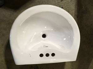 Glacier Bay Shelburne 20.20 in. Pedestal Sink Basin in White Customer Returns See Pictures