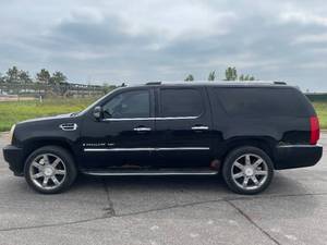 lot 10 image: 2008 Cadillac Escalade ESV - AWD