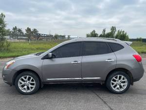 lot 9 image: 2013 Nissan Rogue S - AWD