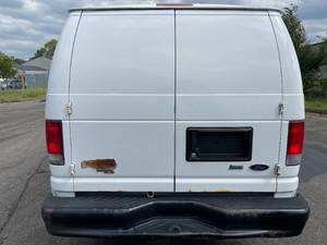 lot 4 image: 2014 Ford E-Series E-350 SD - 2 OWNERS