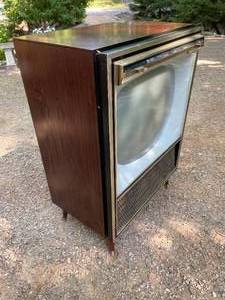 Vintage Sylvania TV Model 21C525M