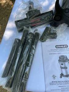 Stanley 2.8 HP Wet  Dry Vac Model SL1829 with Attachments