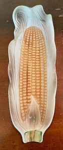 8 Corn Plates and Corn Skewers