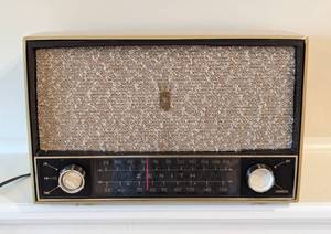 Vintage Zenith AMFM Radio