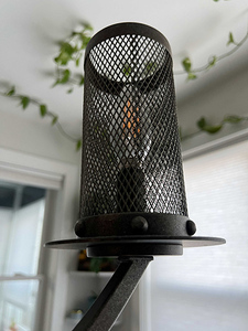 lot 2 image: Chandelier