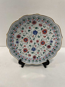 lot 34 image: Ceramic plate, silver platter, procelin plate.