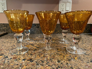 lot 51 image: Lot of 6 Wine Glasses
