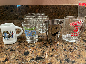 lot 68 image: Lot of Shot Glasses, 17 total
